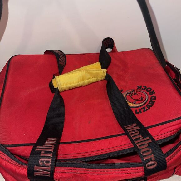 Vtg Marlboro Adventure Team Lizard Rock Insulated Cooler Duffel Bag Red 1992 - Picture 6 of 14